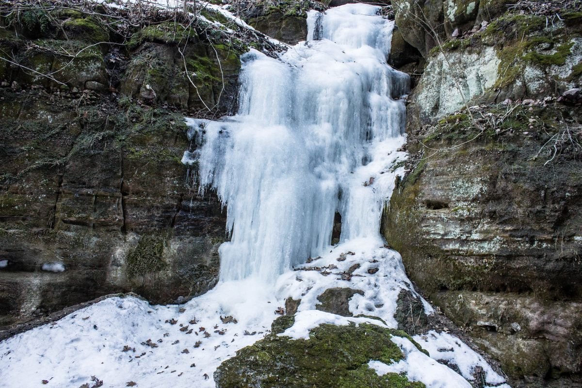 wisconsin-frozen-waterfalls-at-parfreys-glen-free-stock-photo.jpg