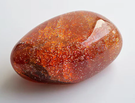 polished-sunstone-gemstone-closeup-shot-jewelry-design-crystal-energy-healing-natural-mineral-...png